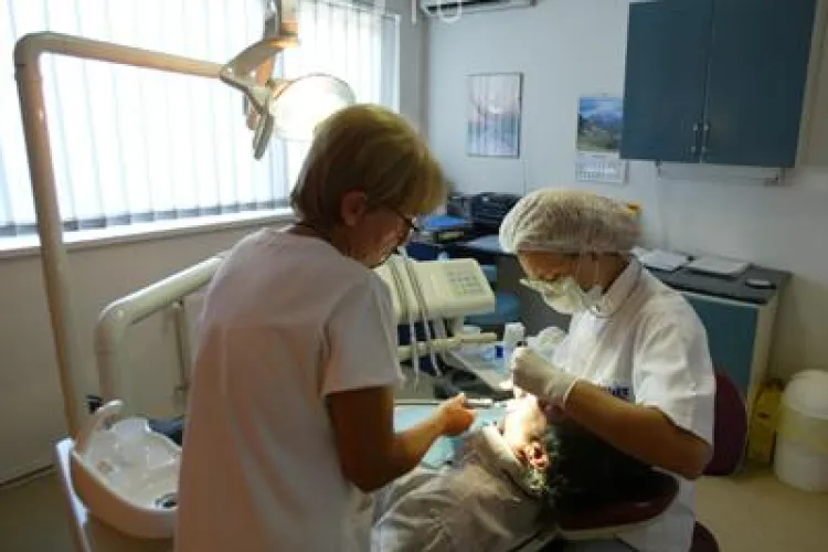 1.200 de clujeni cu venituri modeste isi vor repara dintii gratuit