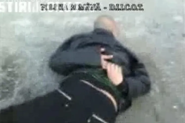 Un traficant de droguri a fost arestat la Cluj. Barbatul avea asupra sa 154 de grame de cocaina in valoare de 65.000 de lei - VIDEO