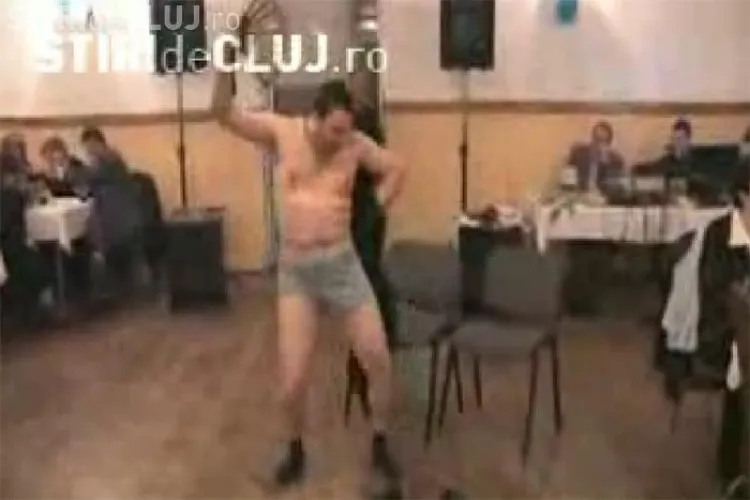 A facut striptease pentru colege de 8 Martie si a fost exclus din PNL - VIDEO