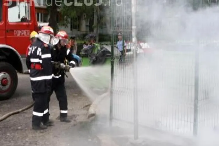 A aprins o lumanare in memoria sotului si era sa ii arda apartamentul