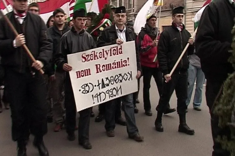 Extremistii maghiari au purtat la Cluj pancarte cu "Tinutul Secuiesc - nu este Romania" - VIDEO si FOTO