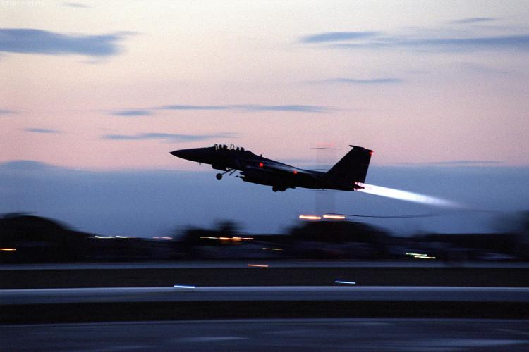 La un pas de razboi! Avioanele franceze survoleaza Libia