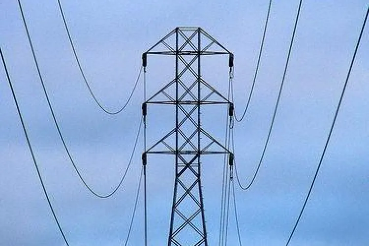 Factura la energie electrica va creste de la 1 aprilie cu 4,5%