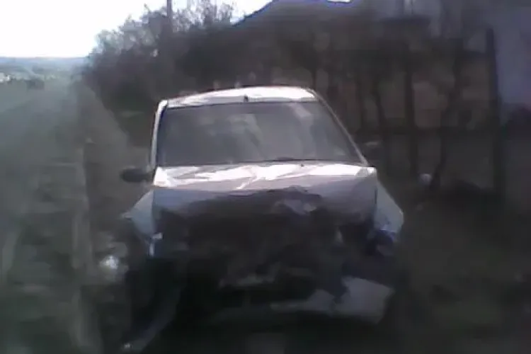 Accident grav la Jucu! Doua autoturisme au fost implicate si mai multe persoane sunt ranite