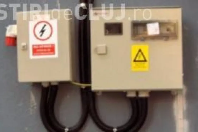 Electrica i-a taiat curentul unei batrane din comuna Frata, pentru o factura restanta de 16 lei!