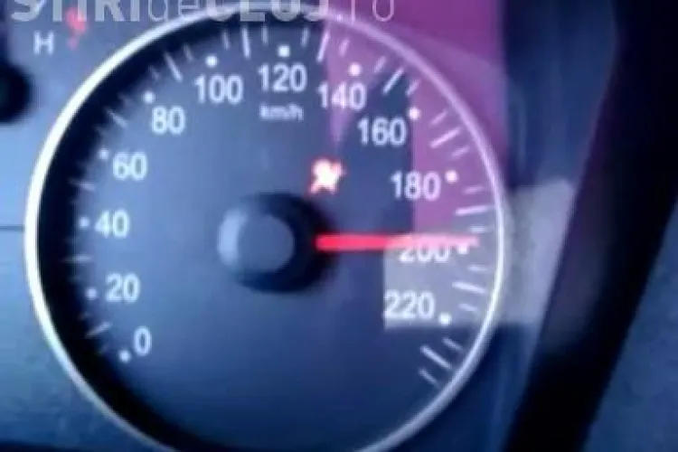 O femeie a condus cu 200 de km/h pe autostrada Transilvania! Fiul ei statea in dreapta si o incuraja - VIDEO