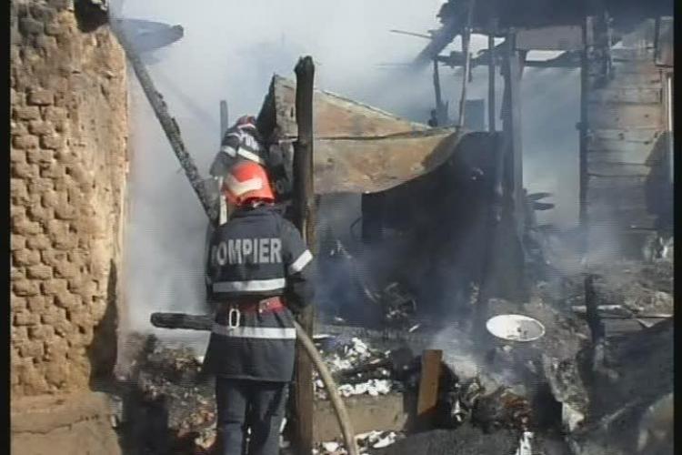 Incendiu de proportii in comuna Chiuiesti! Mai multe imobile au ars - VIDEO IMAGINI SPECTACULOASE