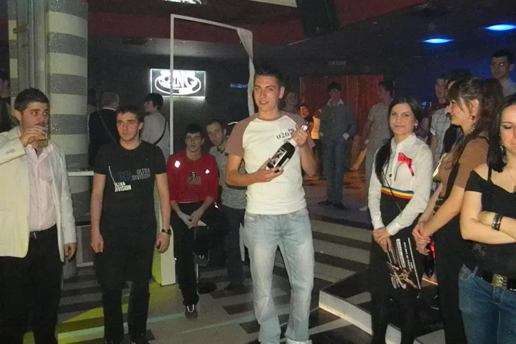 Un student canta senzational o doina de dor la concursul "Studentii au talent" organizat de USAMV Cluj! VEZI VIDEO