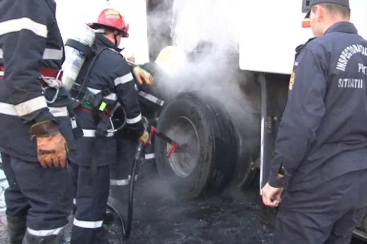Un autocar a luat foc la Dej! In autovehicul erau pasageri si gimnaste care mergeau la un concurs in Bucuresti - VIDEO si FOTO 