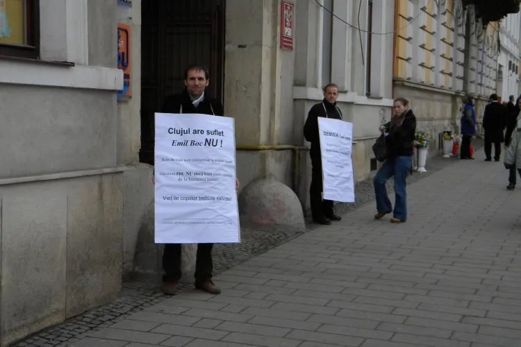 Protest in fata Prefecturii Cluj, fata de situatia financiara critica de la Institutul Inimii!