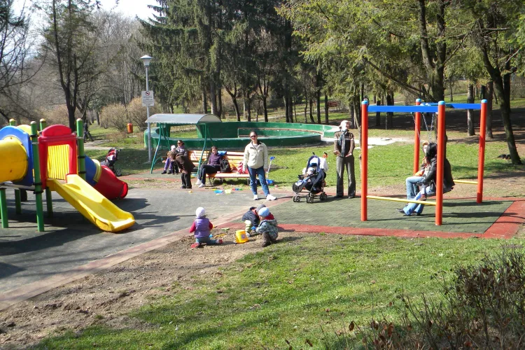 Parcul Detunata din cartierul Gheorgheni a primit o noua "fata"! VEZI cum arata 