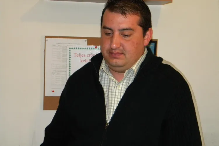 Preotul romano-catolic din Floresti a dat un tun imobiliar de 500.000 de euro si a disparut - FOTO