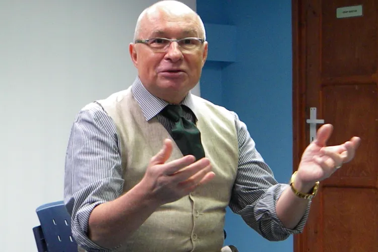 Rinichii unei fetite de 8 ani salveaza viata unui tanar de 30 de ani la Cluj! Operatia este facuta de profesorul Mihai Lucan