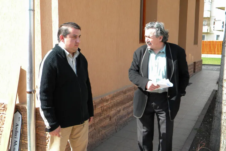 Preotul din Floresti, acuzat ca a vandut un teren de 500.000 de euro si a disparut, s-a intors ... din vacanta! - VIDEO