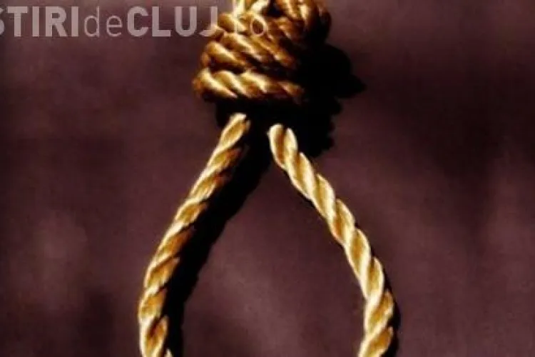 Cea mai proasta gluma! Un barbat s-a spanzurat pentru a-si speria familia si a murit - VIDEO