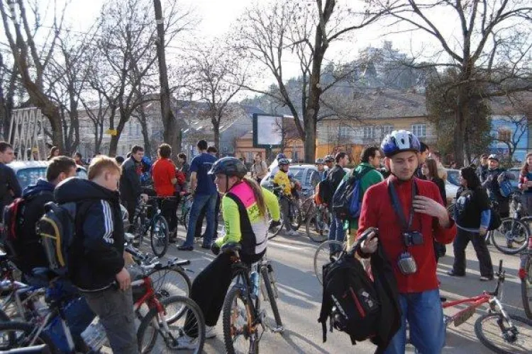 Biciclistii ies in strada, joi, 24 martie! Vezi programul si traseul