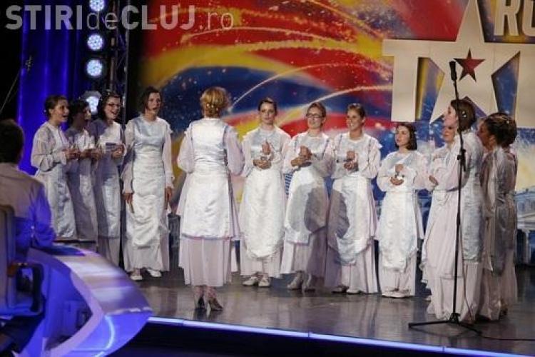 Senzatie la "Romanii au talent" ! Un cor de 15 fete din Cluj a cantat despre "maciuca lui Mihai"