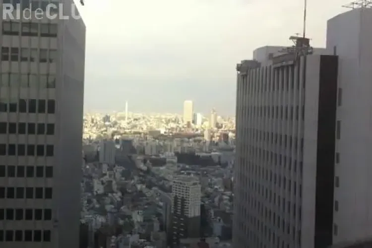 Vezi noi imagini cu "dansul" zgarie norilor in timpul cutremurului din Japonia! - VIDEO