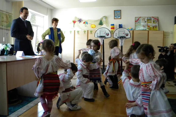 Protest al parintilor de la gradinita "Mica Sirena", unde copiii au dansat pe imnul PDL! VEZI detalii