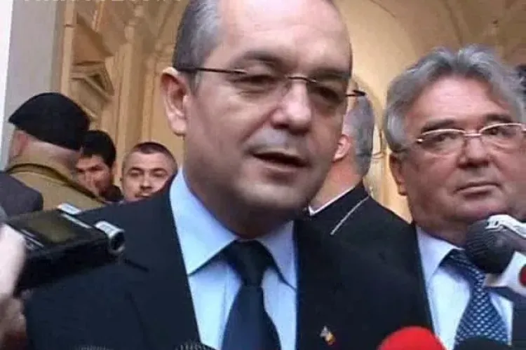 Emil Boc, atacat verbal de un clujean: "Ati infometat poporul, domnule prim ministru!" - VIDEO