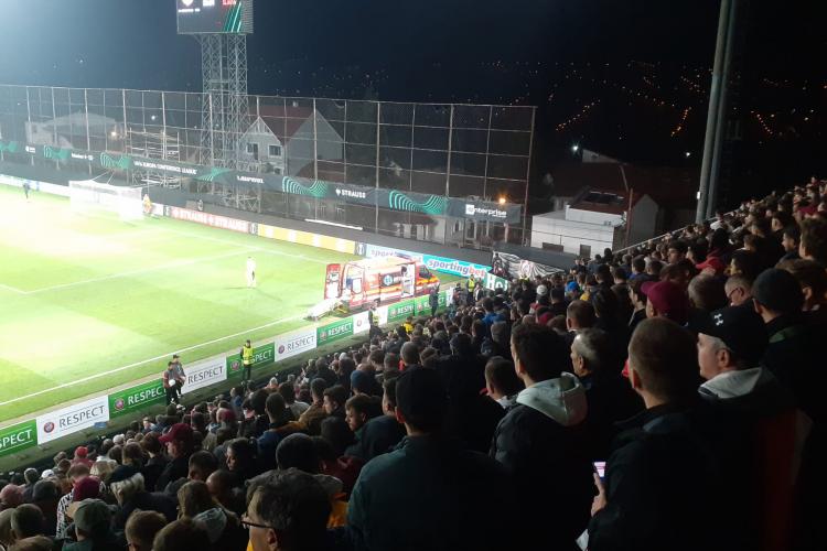 Suporterii Slavia Praga, scandări rasiste la meciul cu CFR Cluj. Un fan este resuscitat - FOTO