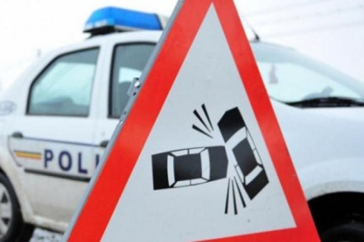 FOTO - Accident între două mașini, în localitatea Nima, județul Cluj. Un bărbat a rămas încarcerat în urma coliziunii