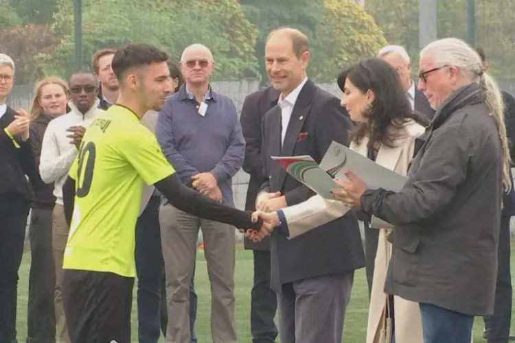 Lecție de normalitate! Fratele Regelui Charles al III-lea al Marii Britanii a venit la Cluj cu avionul lowcost