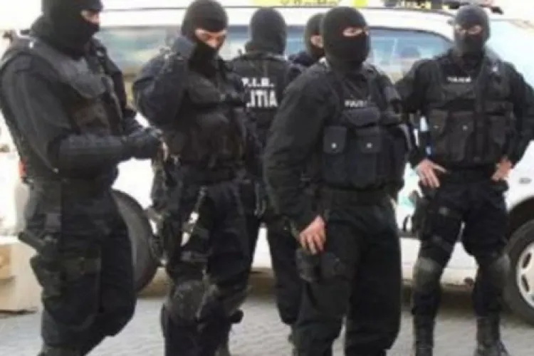 Trei traficanți arestați la Cluj si 41 de oameni audiați. Sunt droguri peste tot - VIDEO