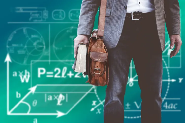 Profesor, reținut după ce a agresat fizic mai mulți elevi în timpul orelor de curs  