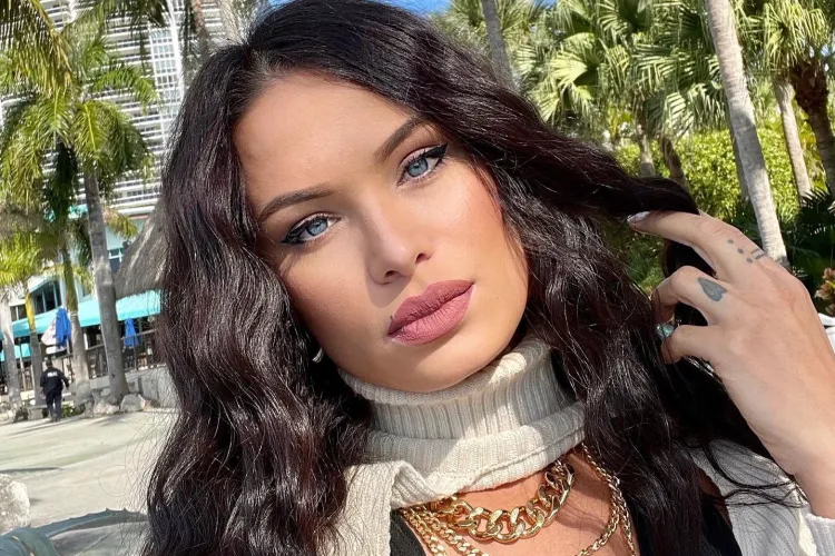 ”E frumoasă, deci e proastă!” - Noua asistentă de la ”Neatza” are trei facultăți