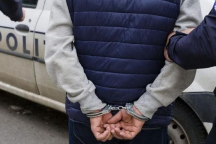 FOTO/VIDEO. Un bărbat a fost reținut după ce ar fi distribuit „substanțe interzise” în Cluj-Napoca