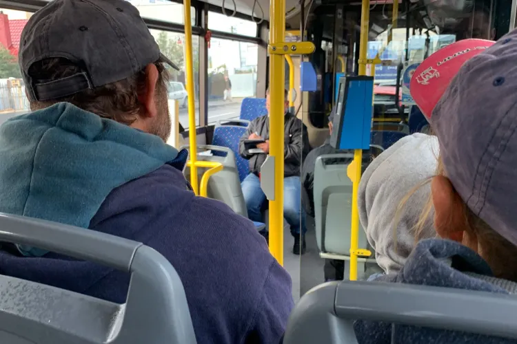 Emil Boc, sancționat de Consiliul Discriminării pentru că îi amendează pe cei care urcă murdari în autobuze