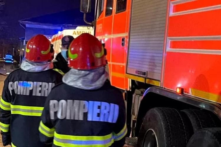Momente de panică la Turda! Bărbat salvat de un echipaj SMURD după ce focul i-a cuprins hainele