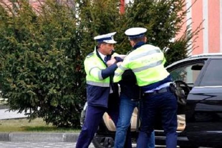Cluj: Șofer beat, blocat cu mașina de un alt conducător cu spirit civic. Poliția Cluj: Îl felicităm! 