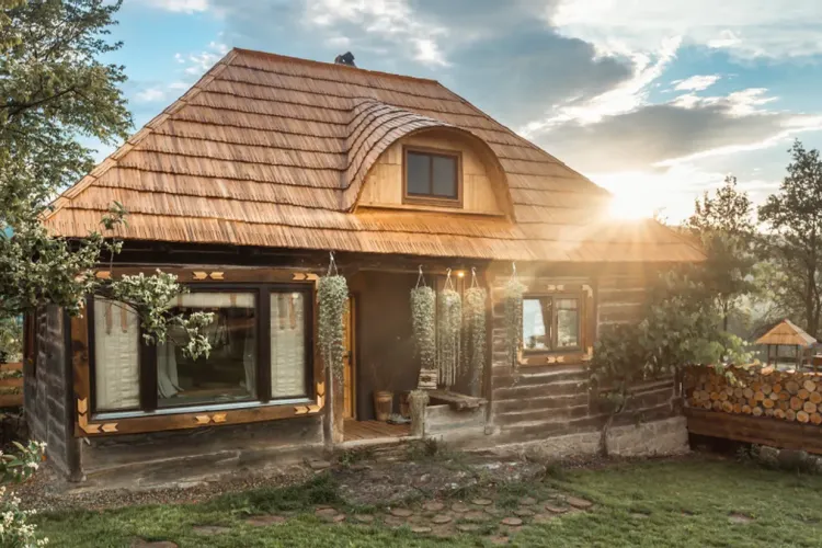 Tot mai mulţi români aleg să se mute la sat. A crescut simțitor numărul locuinţelor din mediul rural