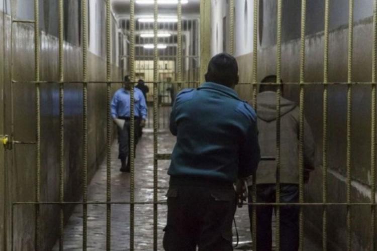 Un tânăr închis la Gherla reclamă mâncarea din penitenciar și faptul că ploșnițele nu l-au lăsat să doarmă