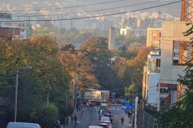 Un TIR a blocat traficul pe Tăietura Turcului: „Super, încă o veste bună de dimineață”