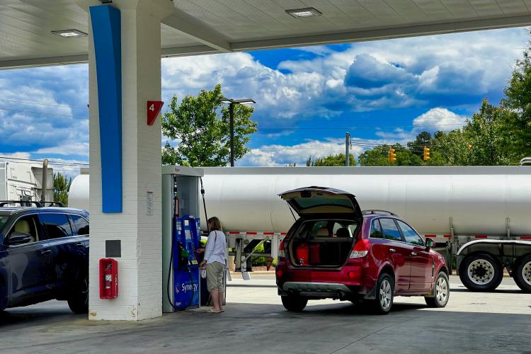 Carburanţii se scumpesc iar! Prețul benzinei și al motorinei în Cluj-Napoca, astăzi, 18 octombrie 2022
