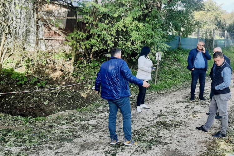 FOTO - Prefectul Clujului caută soluții pentru alunecările de teren de pe Autostrada Transilvania