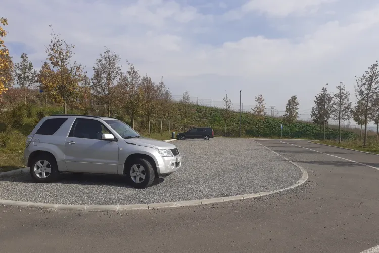 Parcare la parcul Pădurea Clujenilor - FOTO