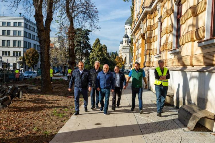 Lucrările la Parcul Ștefan cel Mare, din spatele Teatrului Național, sunt în „ușoară întârziere”. Boc spune că de vină ar fi ploile din septembrie