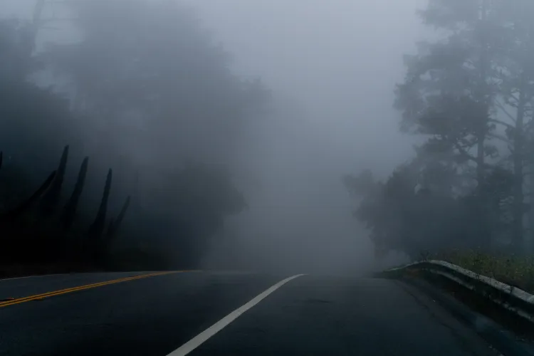 Circulație în condiții de ceață pe mai multe drumuri din județul Cluj! Zonele în care a fost emis COD GALBEN