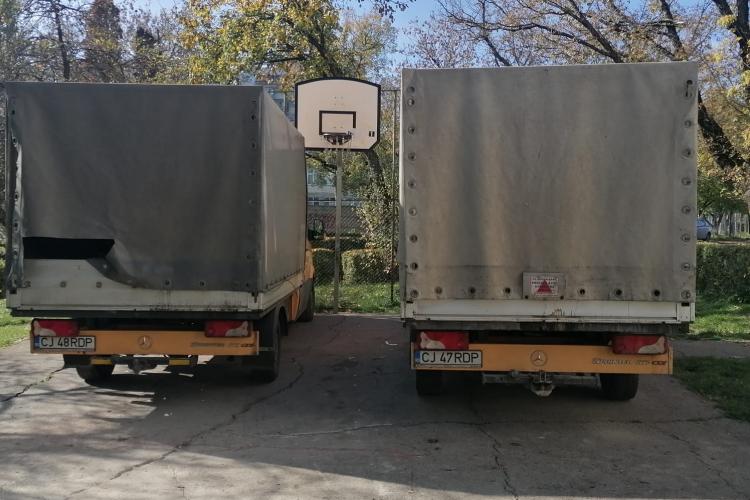”Ei pot parca oriunde, noi nu!” RADP Cluj și-a parcat mașinile pe terenul de baschet - FOTO