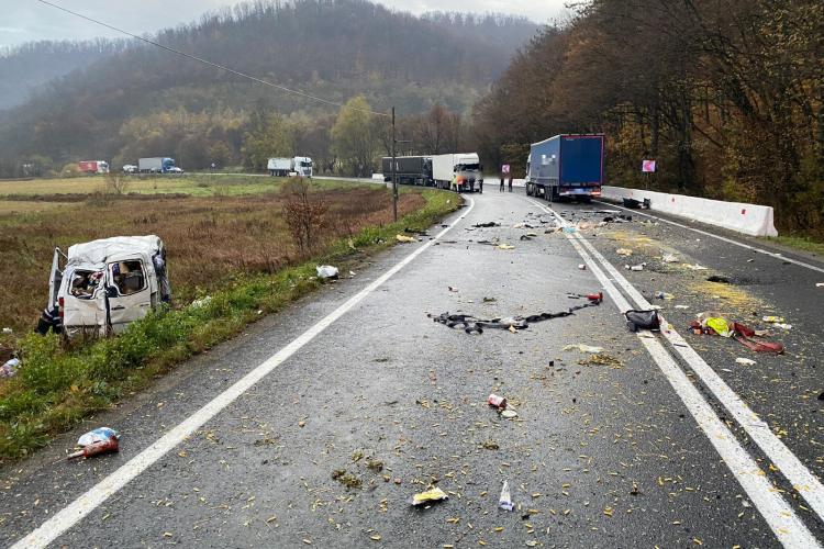Accident cu patru răniți pe drumul Cluj - Oradea