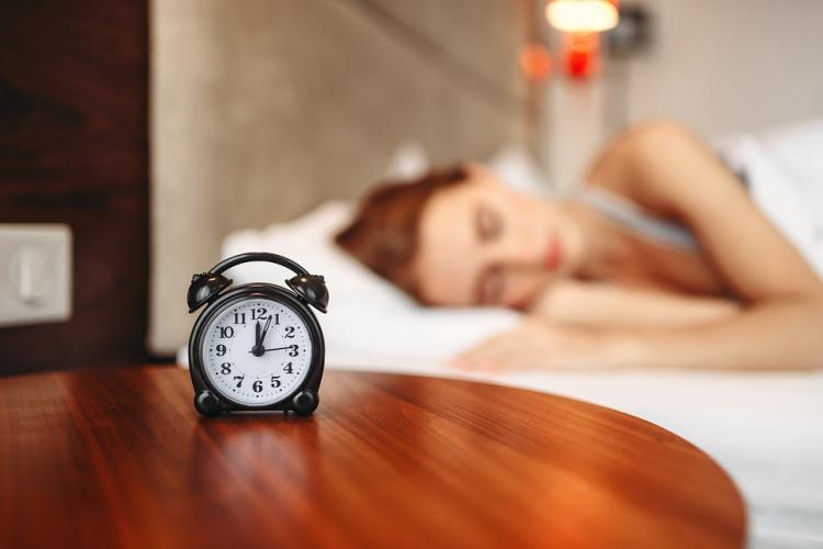Știai că poți să slăbești în timp ce dormi? Câte calorii consumăm noaptea, în timpul somnului, şi cum se calculează rata metabolică