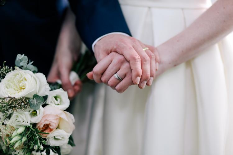 Un bărbat a rămas stupefiat când a vrut să se căsătorească, însă a aflat că nu este divorțat de fosta nevastă, deși avea certificat de divorț