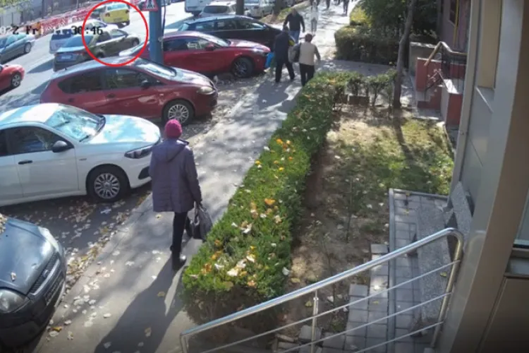 VIDEO - Cum a ajuns în șanț un taxi fără șofer. Taximetristul a aflat de pe camerele de supraveghere ce s-a întâmplat