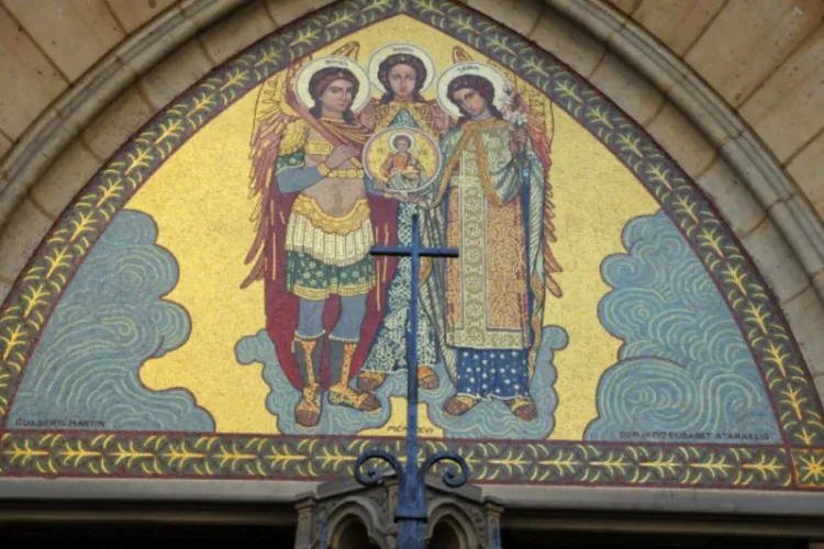 Sfinții Mihail și Gavril: Peste 1,3 milioane de români își serbează onomastica. Cui trebuie să îi spunem „La Mulţi Ani!”