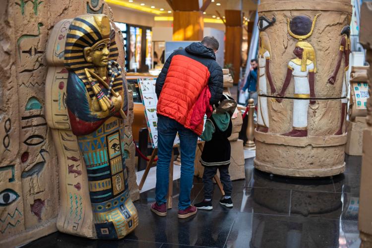 „Kids in Pyramids” la Iulius Mall Cluj – expoziție interactivă despre istoria Egiptului Antic