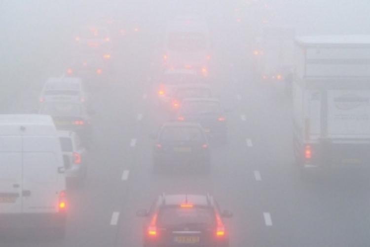 A fost emis COD GALBEN de ceață pentru județul Cluj! Vizibilitate redusă pe mai multe artere de circulație